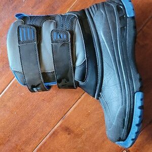 Sketchers big boy winter boots size 2